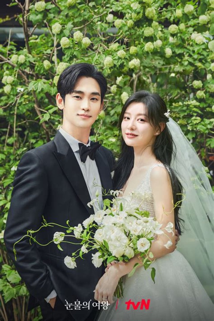 Kim Soo Hyun Confirmed Dating: The Inside Scoop on His Romantic Life