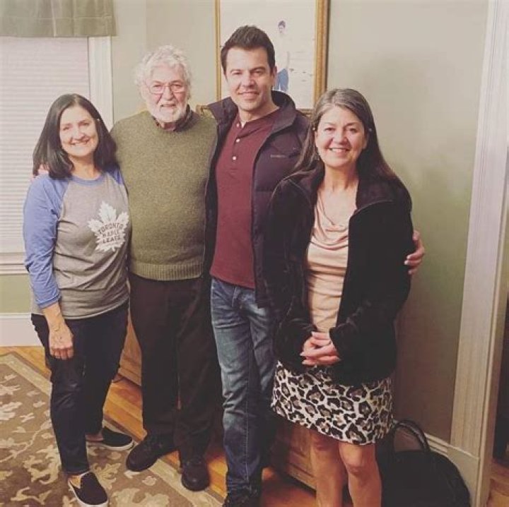 Understanding the Family Background of Jon and Jordan Knight: Insights into Their Parents